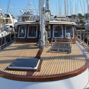 triciana-porsius-ketch-deck
