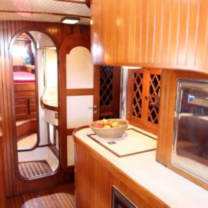 lady-francine-voilier-ketch-scorpio-72-location-mariotto-159-1080×675