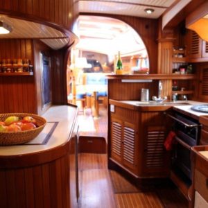 lady-francine-voilier-ketch-scorpio-72-location-mariotto-162-1080×675