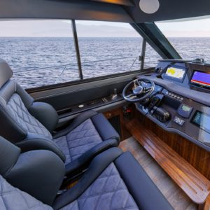 Riviera-4600-Sport-Yacht-Platinum-Edition-Helm-01-Gloss-Walnut-Timber-Finish