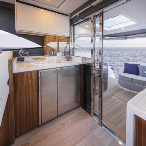 Riviera-4600-Sport-Yacht-Platinum-Edition-Wet-Bar-01-Gloss-Walnut-Timber-Finish